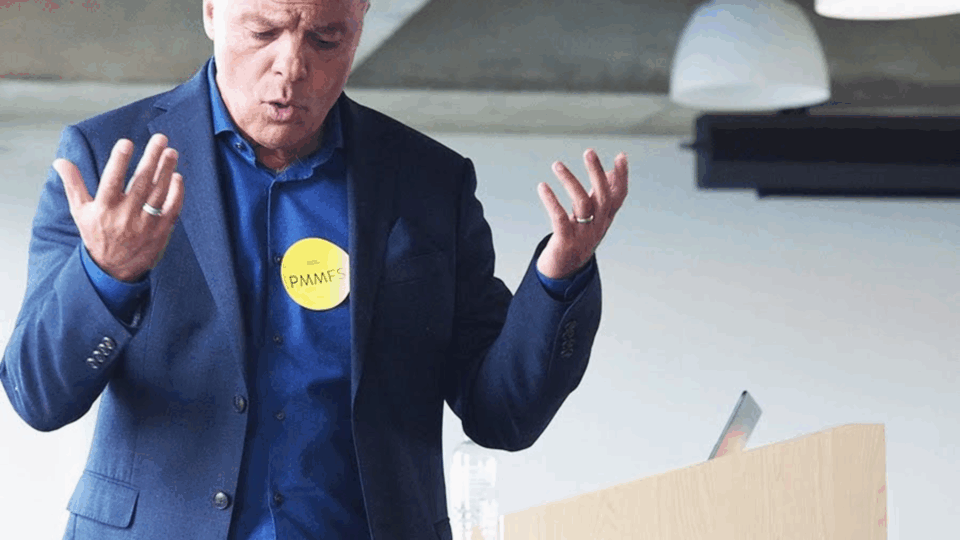 Maurice DeCastro presenting to an audience